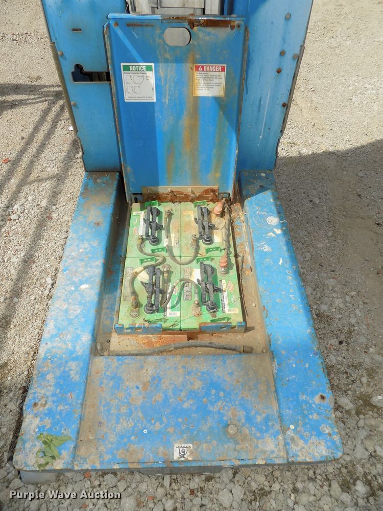 image for item DG2427 2007 Genie GR20 vertical lift