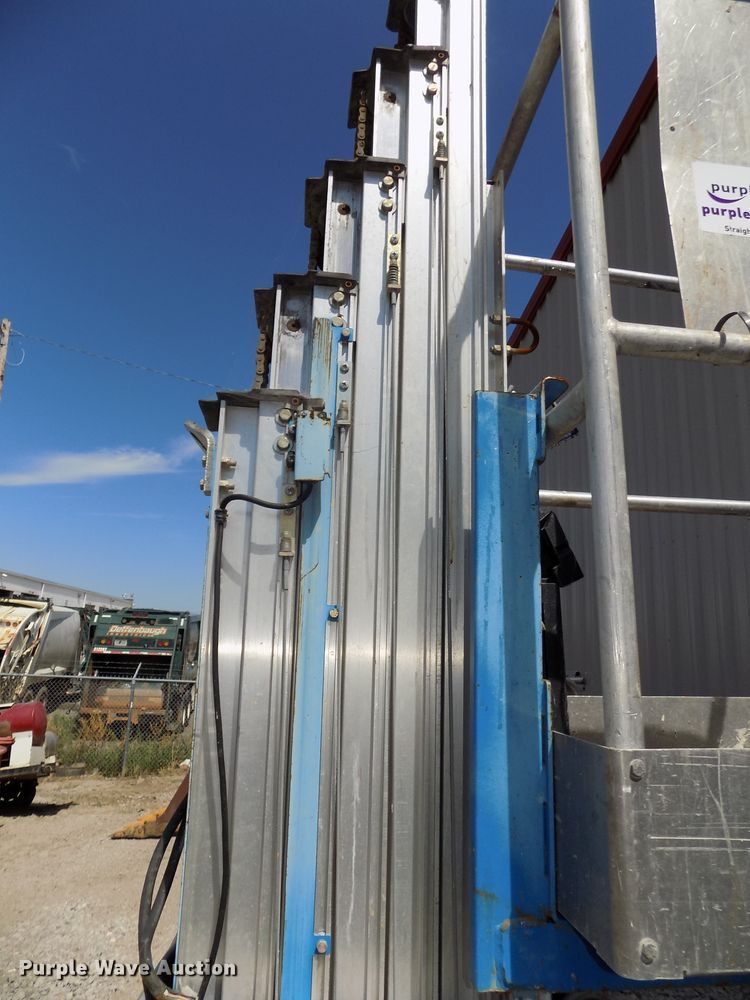 image for item DG2427 2007 Genie GR20 vertical lift