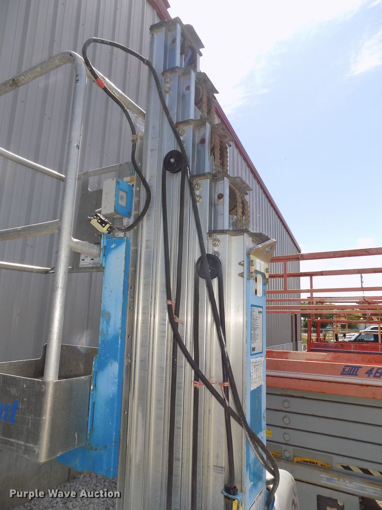 image for item DG2427 2007 Genie GR20 vertical lift