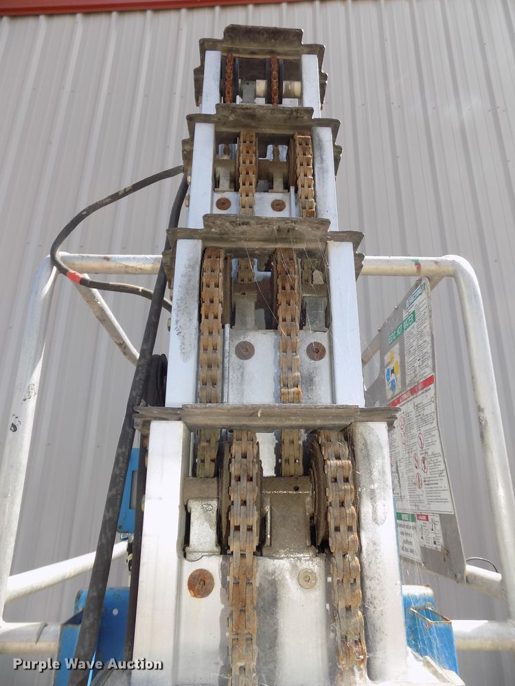 image for item DG2427 2007 Genie GR20 vertical lift