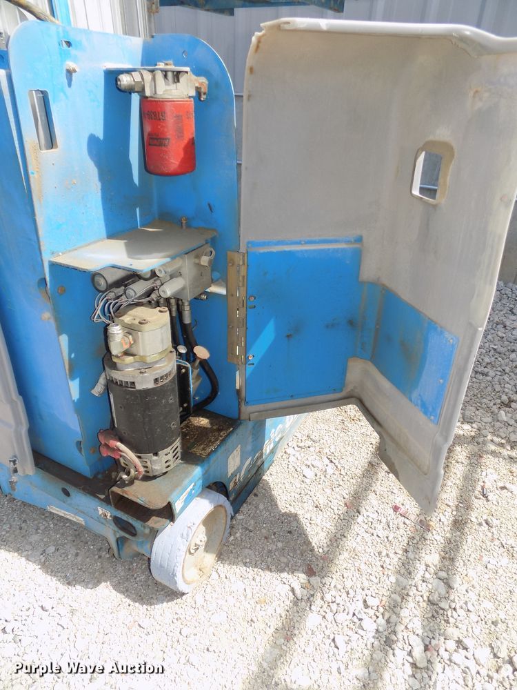 image for item DG2427 2007 Genie GR20 vertical lift