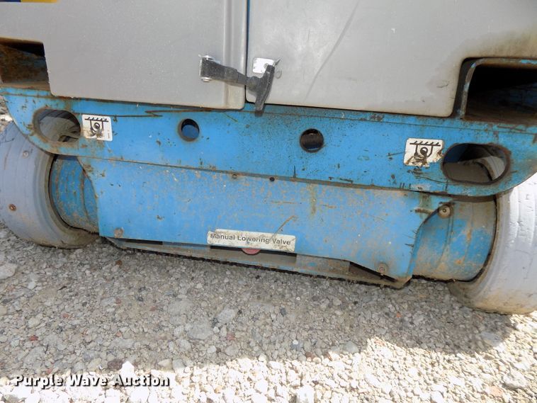 image for item DG2427 2007 Genie GR20 vertical lift