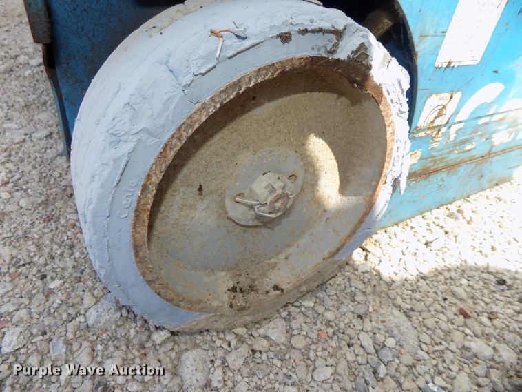 image for item DG2427 2007 Genie GR20 vertical lift