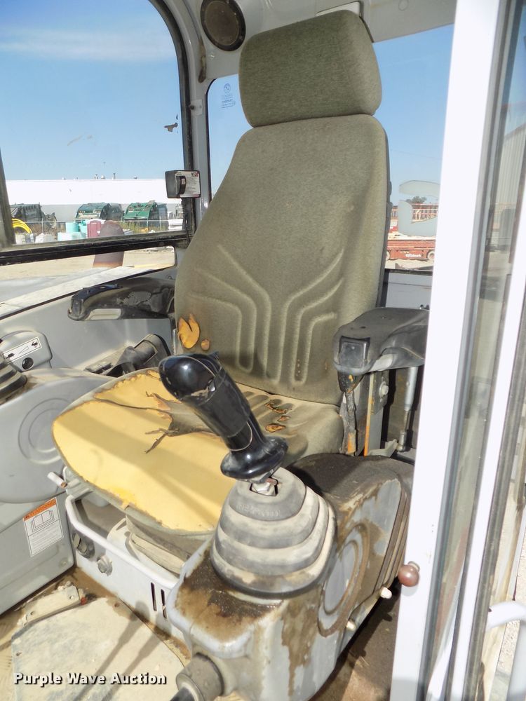 image for item DG2428 2006 Gehl G8003 RD mini excavator