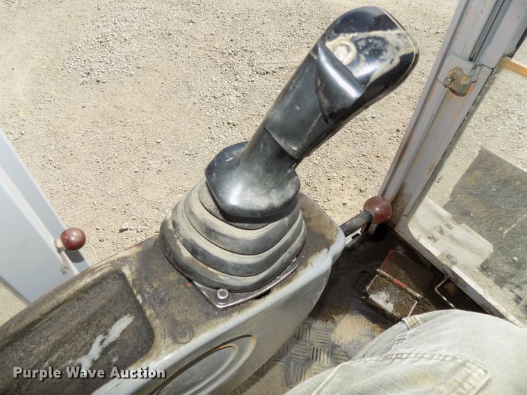 image for item DG2428 2006 Gehl G8003 RD mini excavator