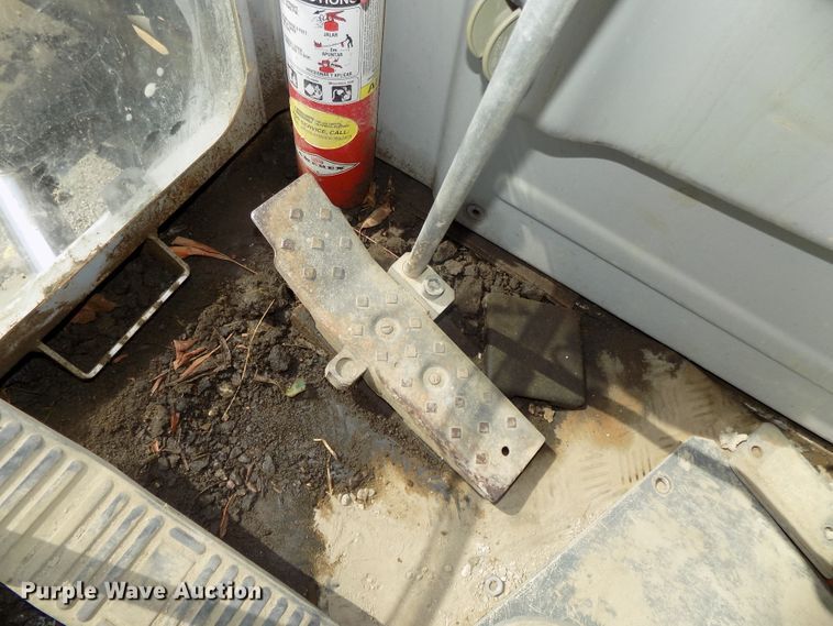 image for item DG2428 2006 Gehl G8003 RD mini excavator