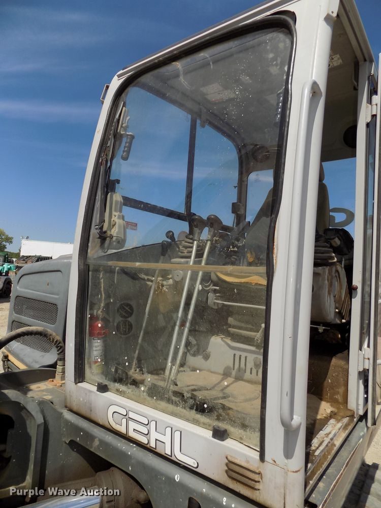 image for item DG2428 2006 Gehl G8003 RD mini excavator