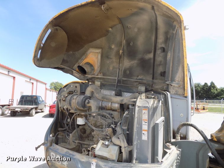 image for item DG2428 2006 Gehl G8003 RD mini excavator