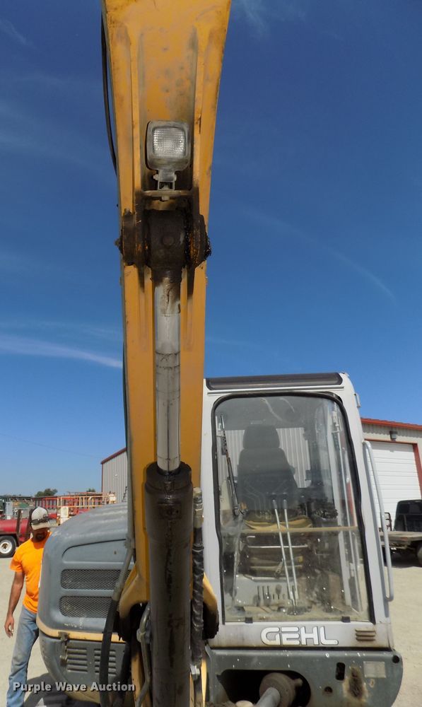 image for item DG2428 2006 Gehl G8003 RD mini excavator