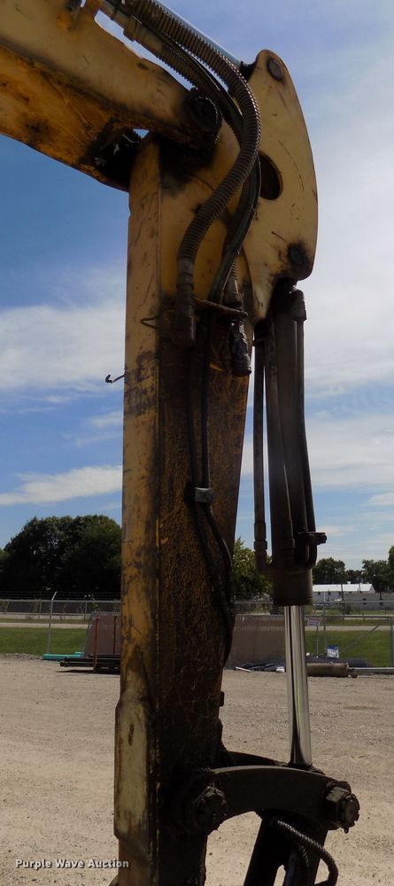 image for item DG2428 2006 Gehl G8003 RD mini excavator