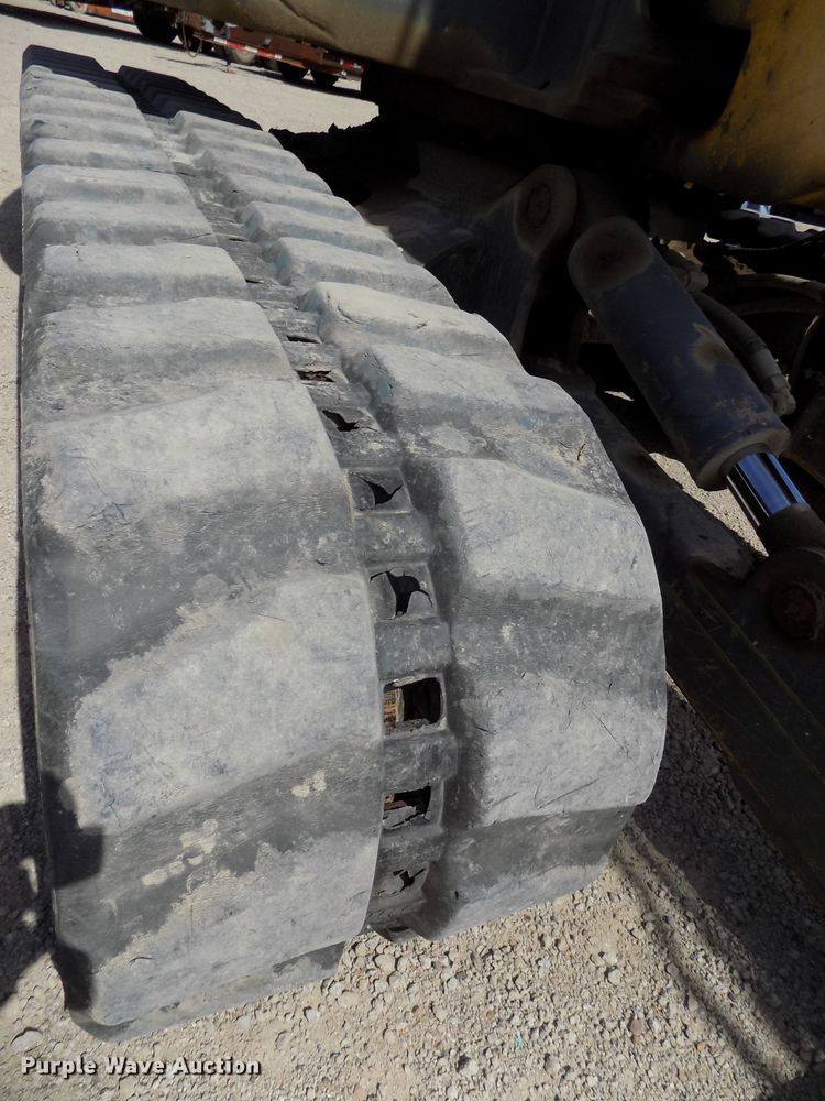 image for item DG2428 2006 Gehl G8003 RD mini excavator