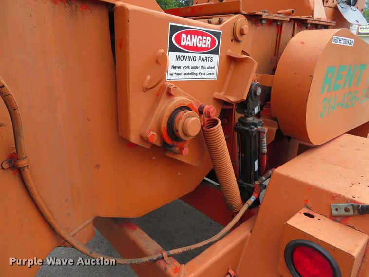 image for item DH1516 1995 Morbark 13 wood chipper