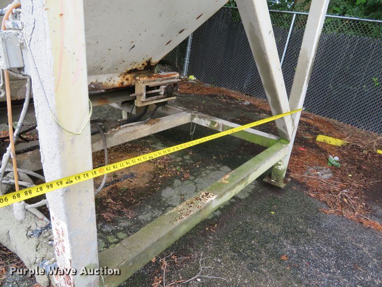 image for item DH1518 Trailer Haul concrete hopper