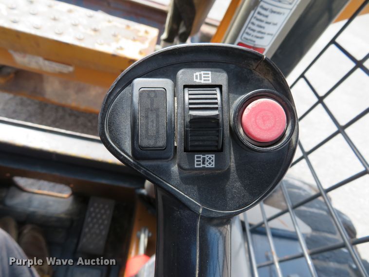 image for item DH1553 2012 Case SV250 skid steer