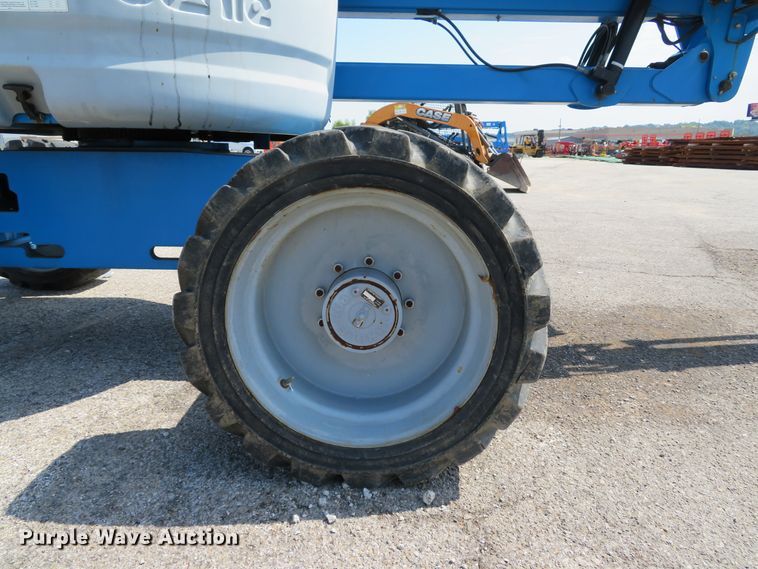 image for item DH1554 2011 Genie Z45/25J boom lift