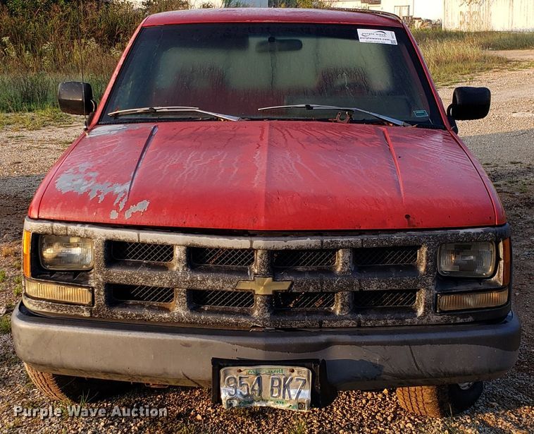 image for item DH2771 1993 Chevrolet C1500 pickup truck
