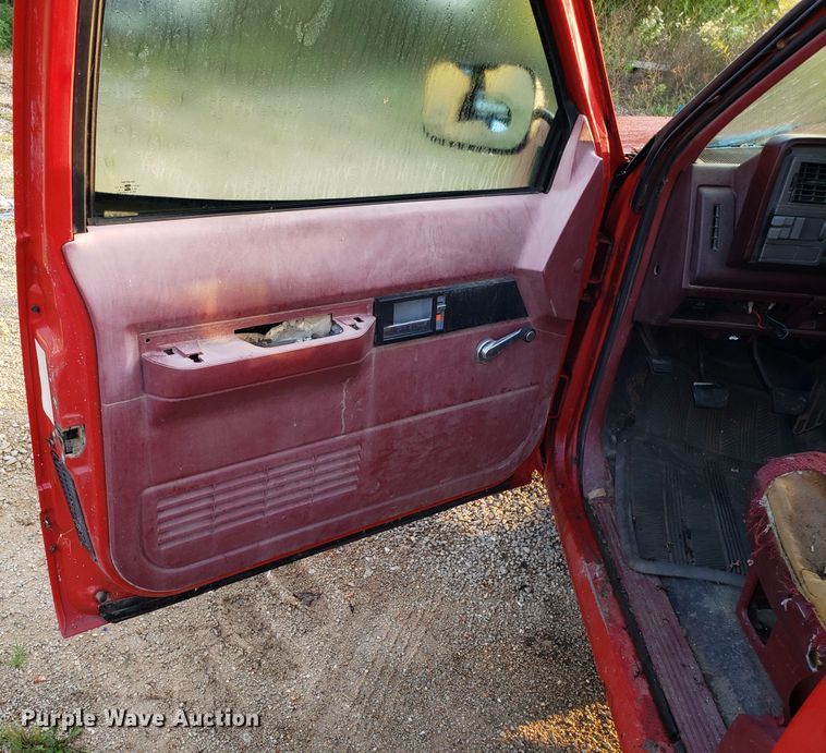 image for item DH2771 1993 Chevrolet C1500 pickup truck