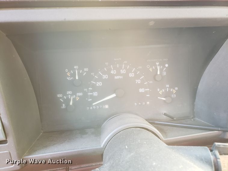 image for item DH2771 1993 Chevrolet C1500 pickup truck