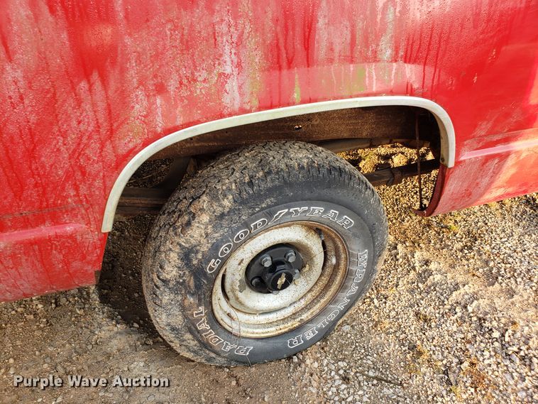 image for item DH2771 1993 Chevrolet C1500 pickup truck