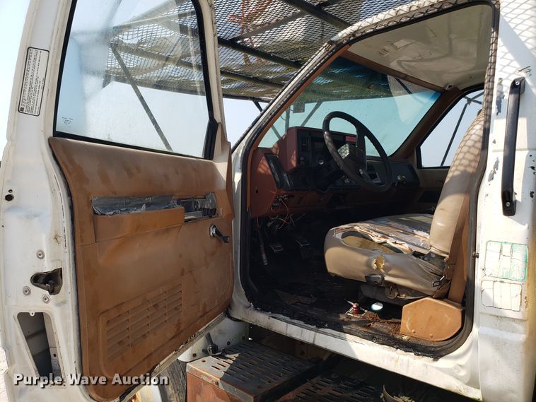 image for item DH2796 1993 GMC TopKick C6500 bucket truck