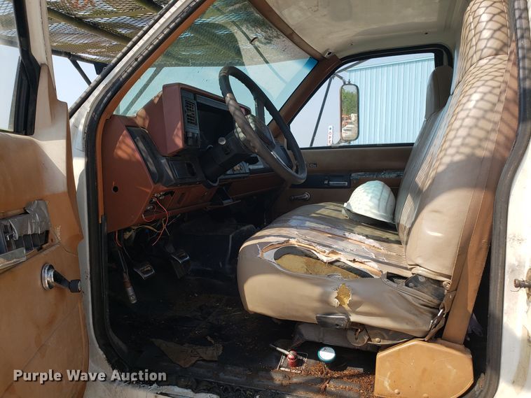 image for item DH2796 1993 GMC TopKick C6500 bucket truck