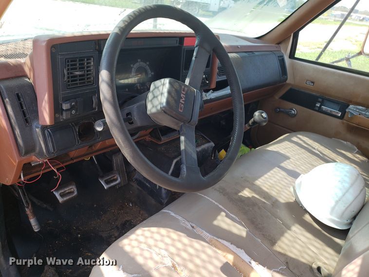 image for item DH2796 1993 GMC TopKick C6500 bucket truck