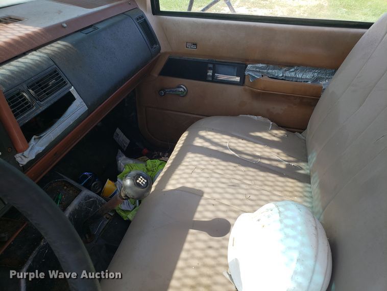 image for item DH2796 1993 GMC TopKick C6500 bucket truck