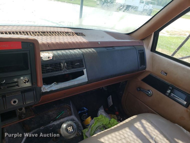 image for item DH2796 1993 GMC TopKick C6500 bucket truck