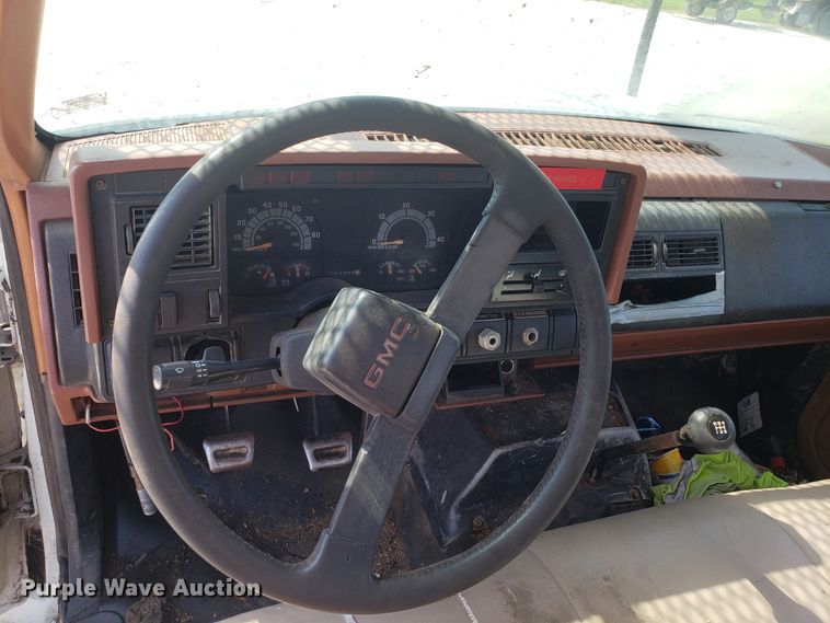 image for item DH2796 1993 GMC TopKick C6500 bucket truck