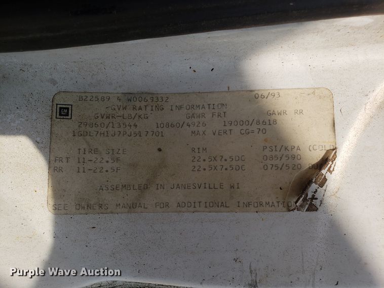 image for item DH2796 1993 GMC TopKick C6500 bucket truck