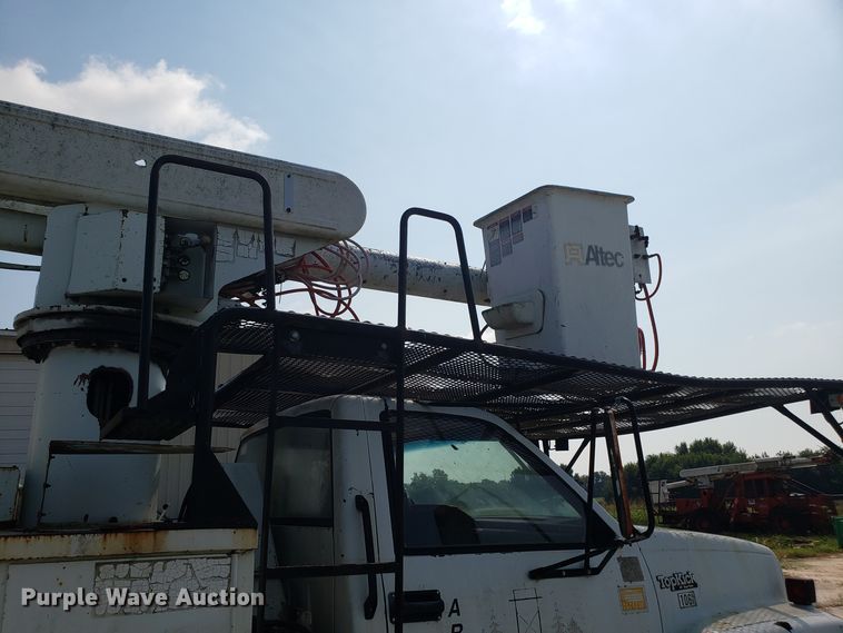 image for item DH2796 1993 GMC TopKick C6500 bucket truck