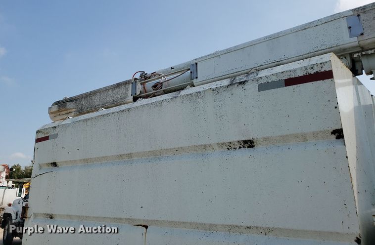 image for item DH2796 1993 GMC TopKick C6500 bucket truck