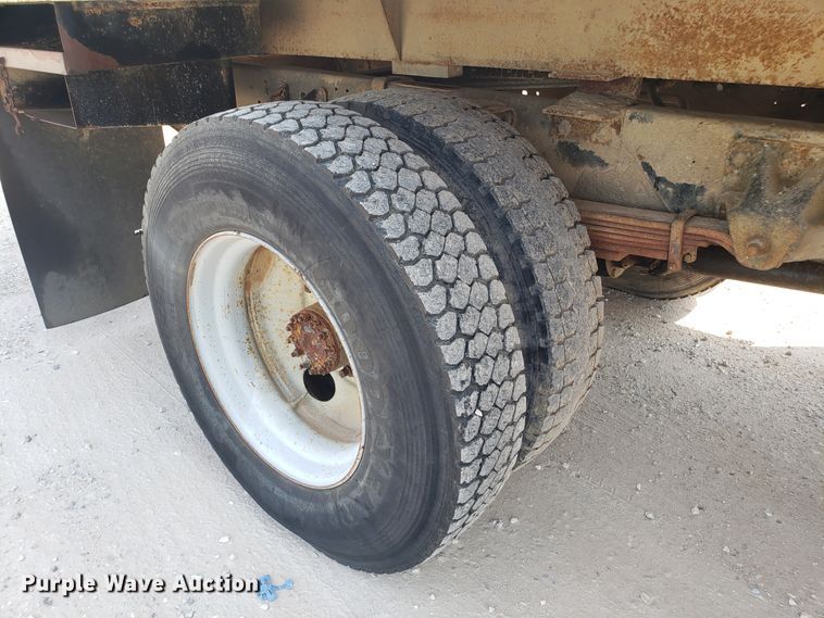 image for item DH2796 1993 GMC TopKick C6500 bucket truck