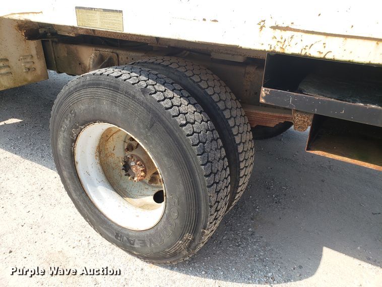 image for item DH2796 1993 GMC TopKick C6500 bucket truck