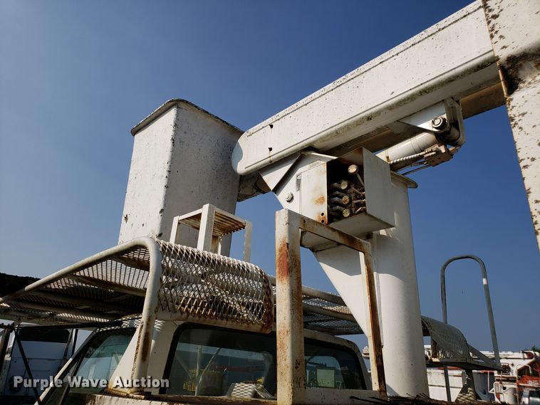 image for item DH2801 1987 Ford F700 bucket truck