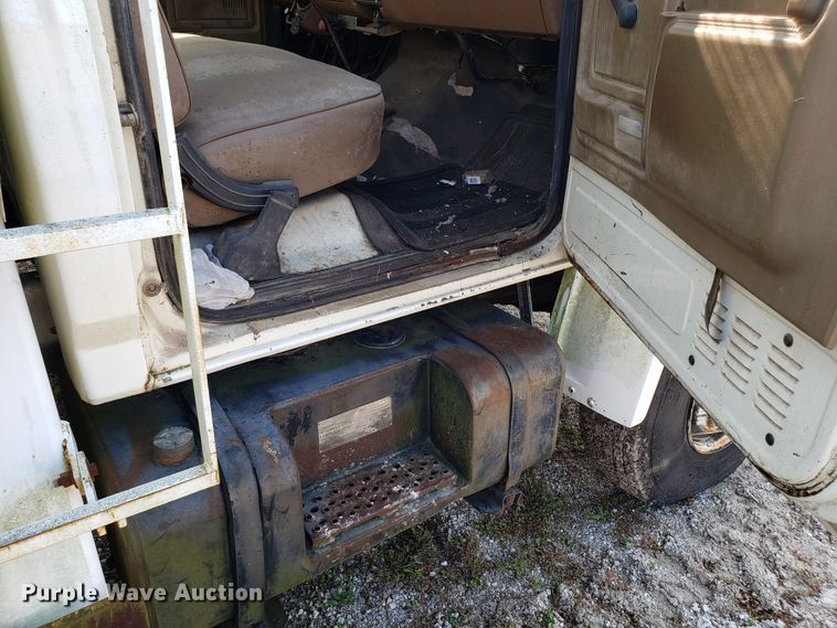 image for item DH2801 1987 Ford F700 bucket truck