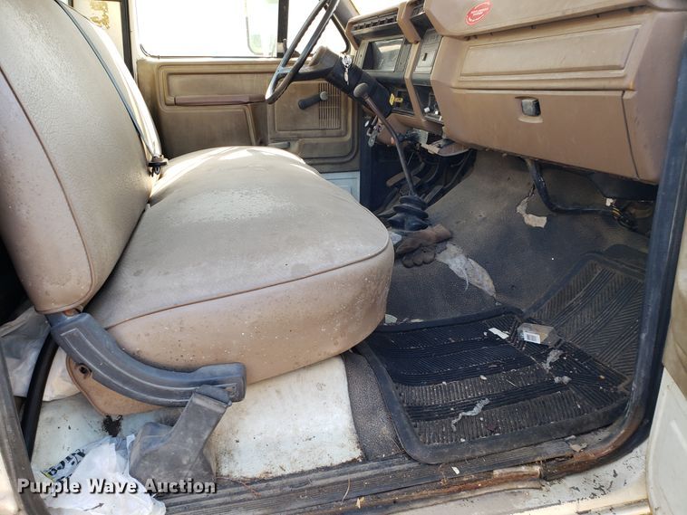 image for item DH2801 1987 Ford F700 bucket truck