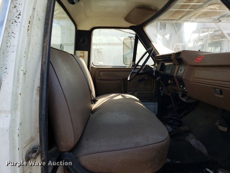 image for item DH2801 1987 Ford F700 bucket truck