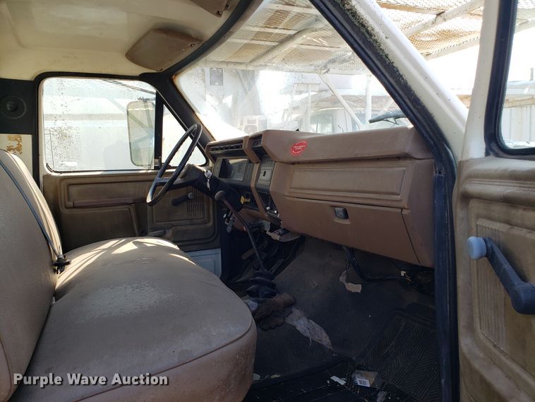 image for item DH2801 1987 Ford F700 bucket truck