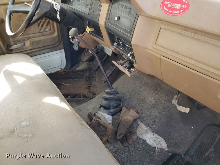 image for item DH2801 1987 Ford F700 bucket truck