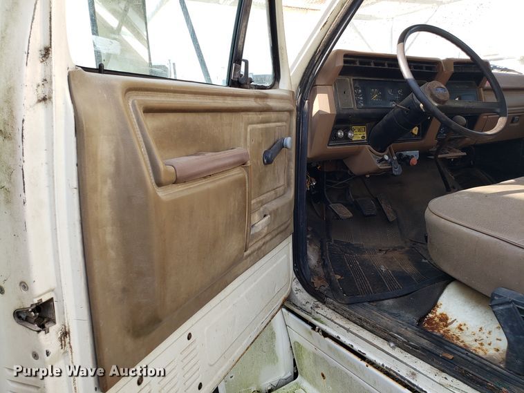 image for item DH2801 1987 Ford F700 bucket truck