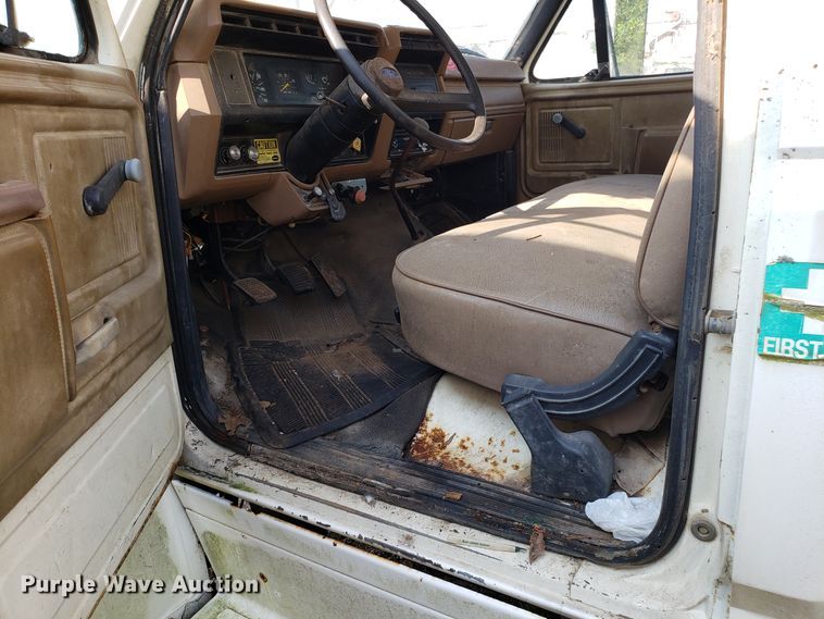 image for item DH2801 1987 Ford F700 bucket truck