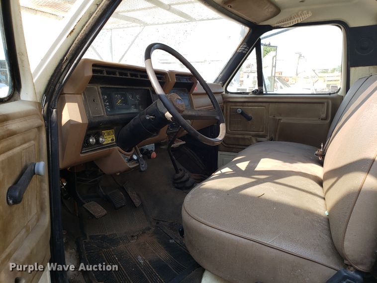 image for item DH2801 1987 Ford F700 bucket truck