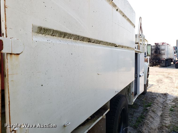 image for item DH2801 1987 Ford F700 bucket truck