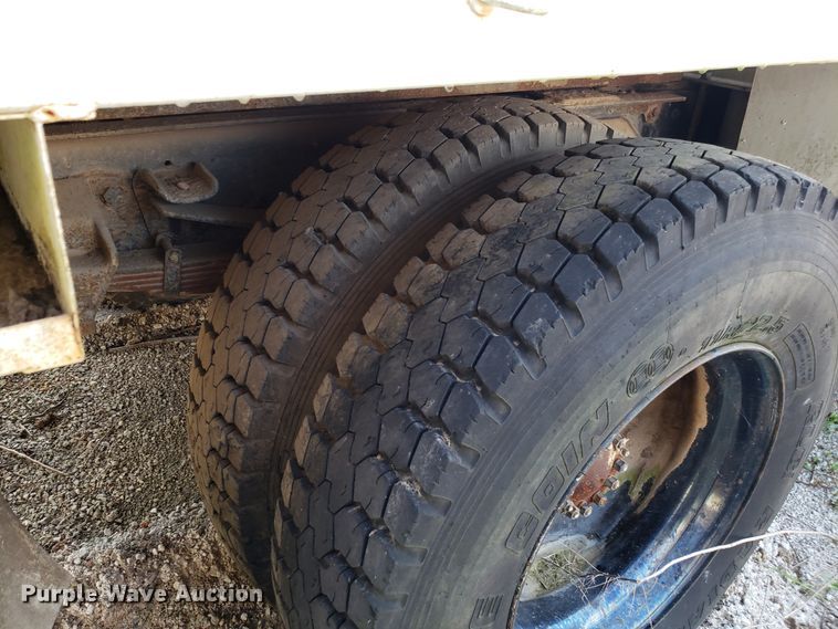 image for item DH2801 1987 Ford F700 bucket truck