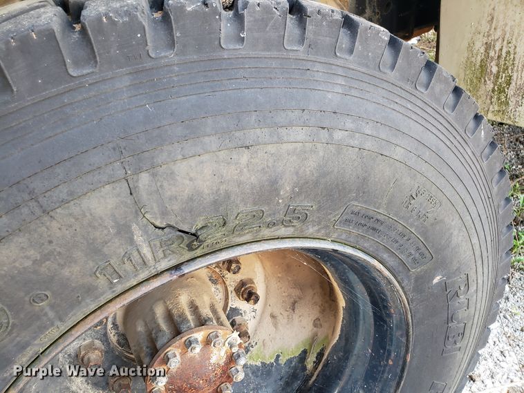 image for item DH2801 1987 Ford F700 bucket truck