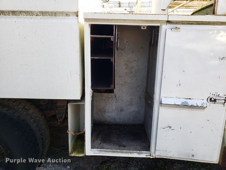 image for item DH2801 1987 Ford F700 bucket truck