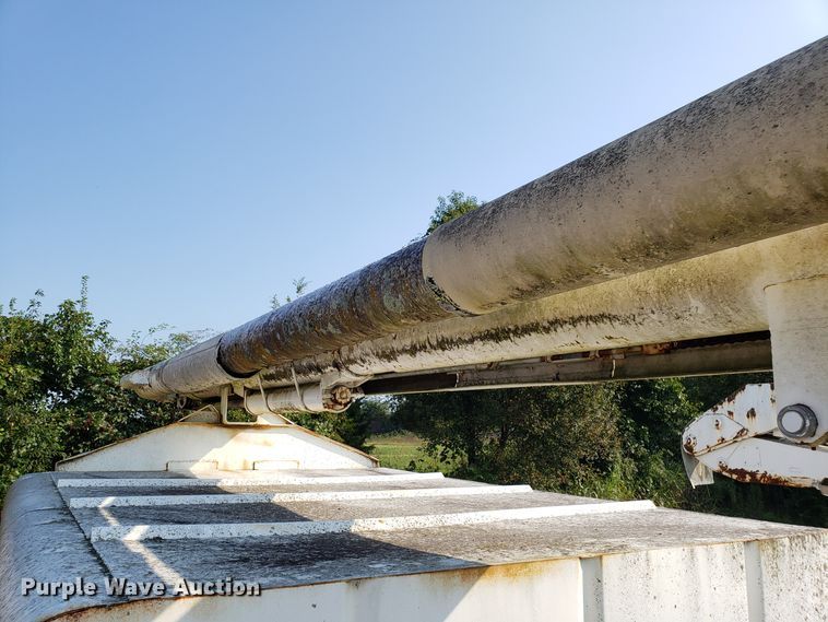 image for item DH2801 1987 Ford F700 bucket truck