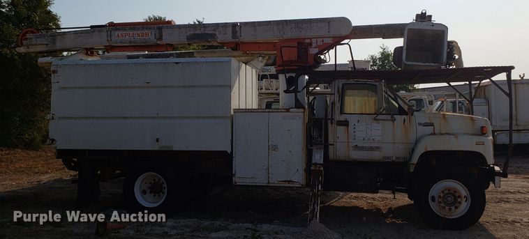 image for item DH2802 1992 GMC TopKick C5500 bucket truck