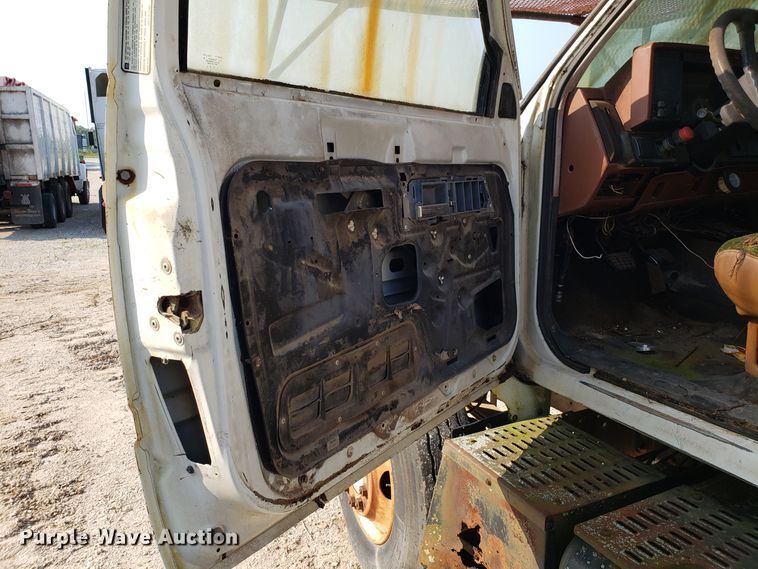 image for item DH2802 1992 GMC TopKick C5500 bucket truck